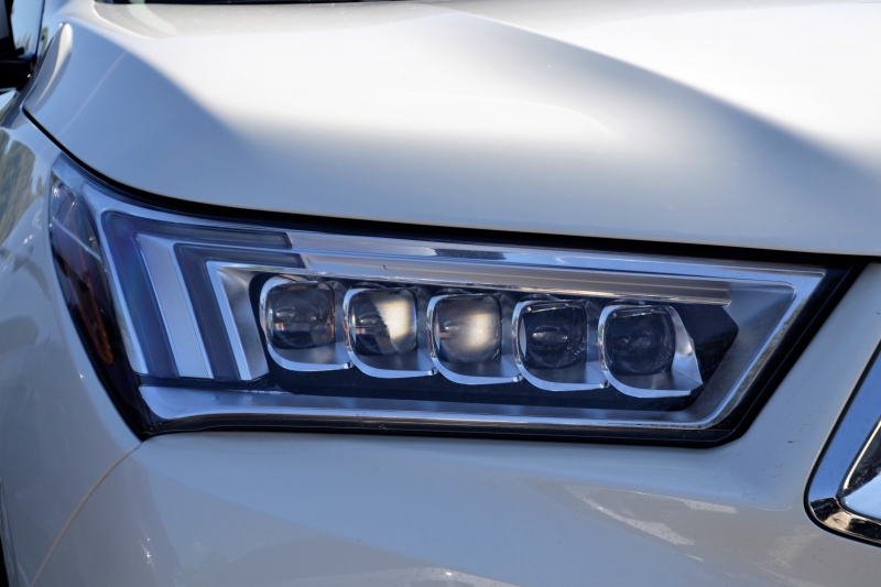 moto-LUCERAM-min_acura-headlamp-2834131